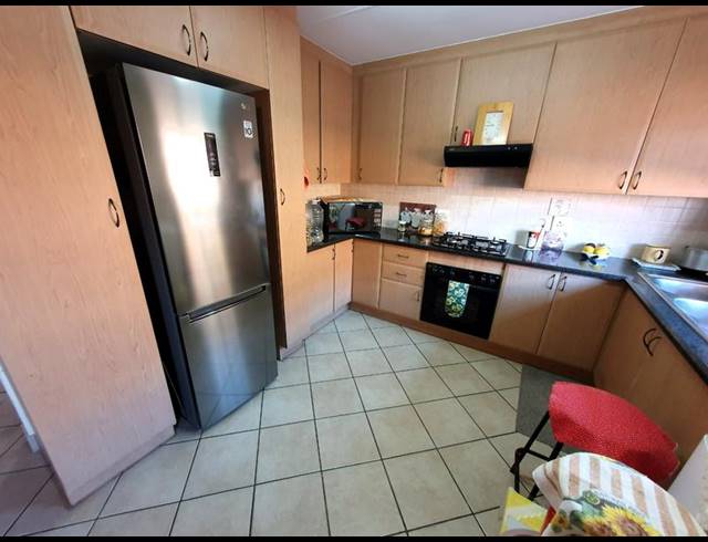 2 BEDROOM HOUSE FOR SALE IN SINOVILLE